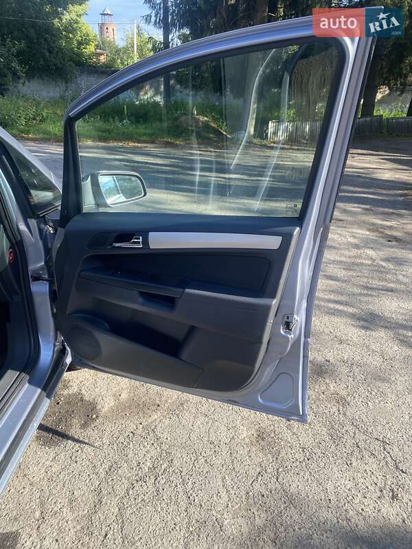 Мінівен Opel Zafira 2008 в Радомишлі