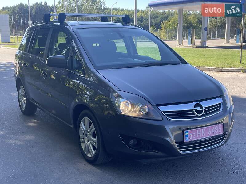 Минивэн Opel Zafira 2012 в 