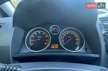 Минивэн Opel Zafira 2012 в 