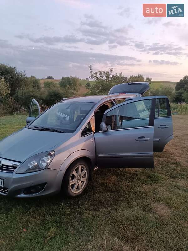 Минивэн Opel Zafira 2011 в Ровно