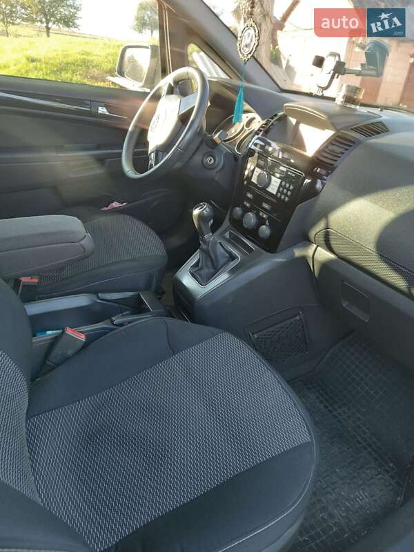 Минивэн Opel Zafira 2011 в Ровно