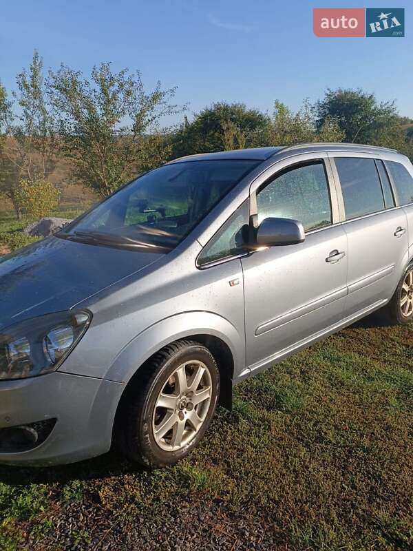 Минивэн Opel Zafira 2011 в Ровно