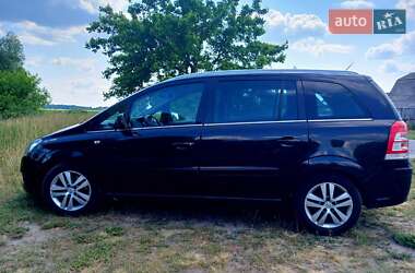 Минивэн Opel Zafira 2010 в Березане