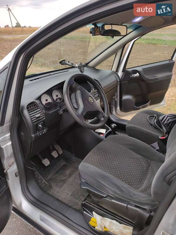 Минивэн Opel Zafira 2003 в Пирятине