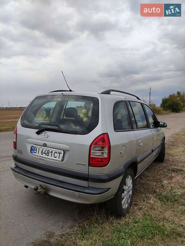 Минивэн Opel Zafira 2003 в Пирятине