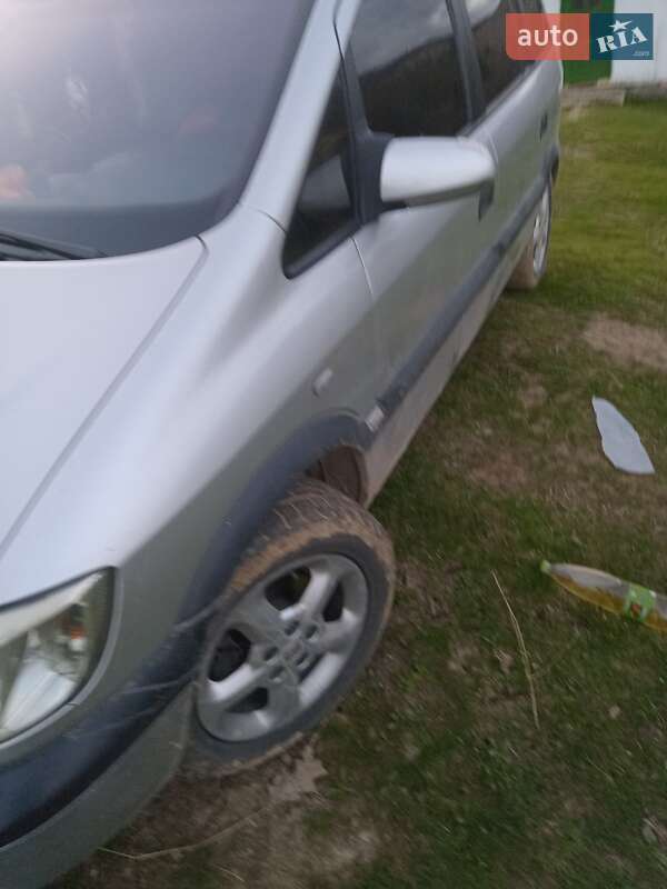 Минивэн Opel Zafira 2001 в Ивано-Франковске