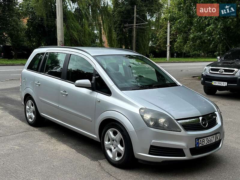 Минивэн Opel Zafira 2007 в 