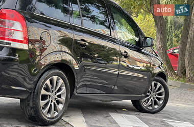 Минивэн Opel Zafira 2011 в 