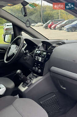 Минивэн Opel Zafira 2011 в 