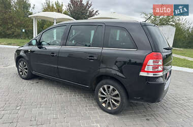 Минивэн Opel Zafira 2010 в 