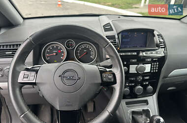 Минивэн Opel Zafira 2010 в 