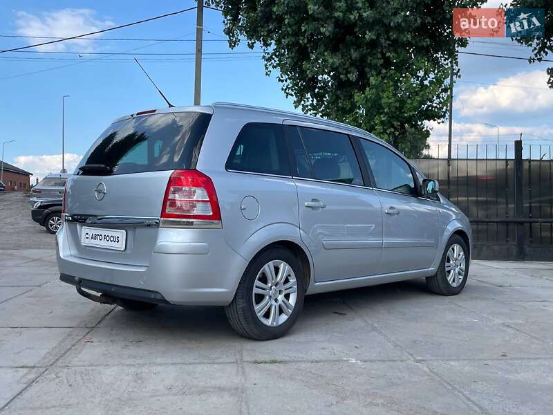 Минивэн Opel Zafira 2011 в Киеве фото 5 Минивэн Opel Zafira 2011 в Киеве