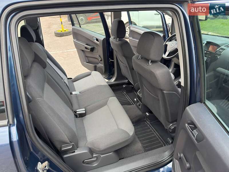 Минивэн Opel Zafira 2012 в Ровно