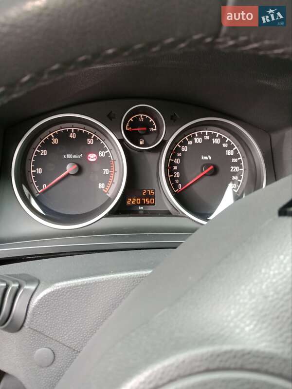 Минивэн Opel Zafira 2010 в Остер