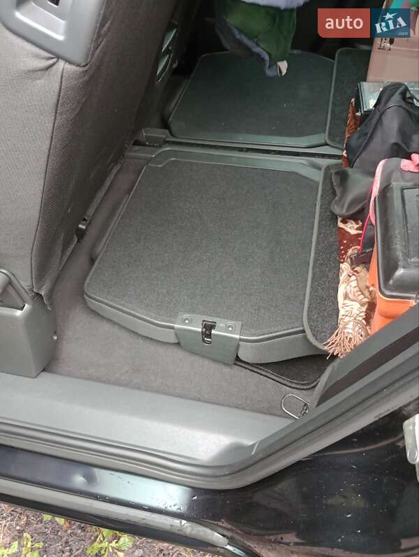 Минивэн Opel Zafira 2010 в Остер