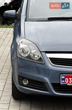 Минивэн Opel Zafira 2008 в 