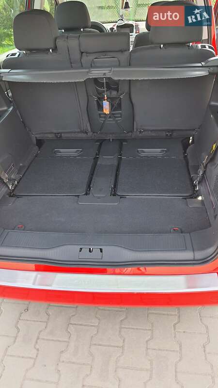 Минивэн Opel Zafira 2012 в Вараше