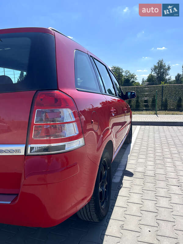 Минивэн Opel Zafira 2012 в Вараше