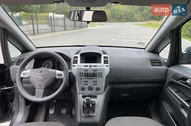 Минивэн Opel Zafira 2010 в 