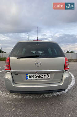 Минивэн Opel Zafira 2010 в 