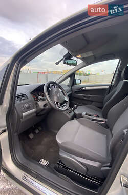 Минивэн Opel Zafira 2010 в 
