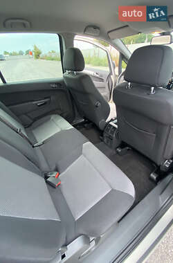 Минивэн Opel Zafira 2010 в 