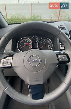Минивэн Opel Zafira 2010 в 