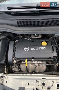 Минивэн Opel Zafira 2010 в 