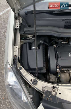 Минивэн Opel Zafira 2010 в 