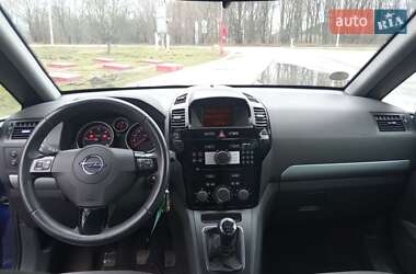 Минивэн Opel Zafira 2010 в 