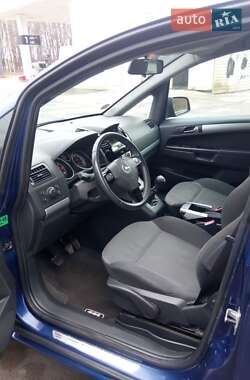 Минивэн Opel Zafira 2010 в 