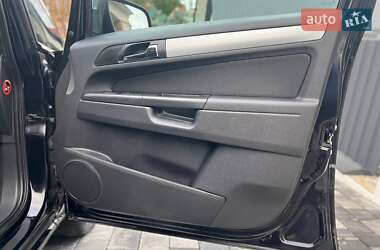 Минивэн Opel Zafira 2011 в 