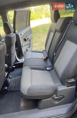 Минивэн Opel Zafira 2005 в  фото 8 Минивэн Opel Zafira 2005 в