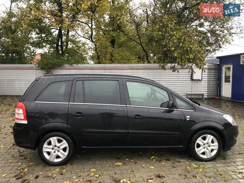 Минивэн Opel Zafira 2010 в Черновцах