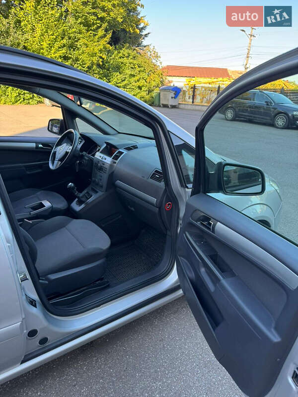 Минивэн Opel Zafira 2012 в Черновцах