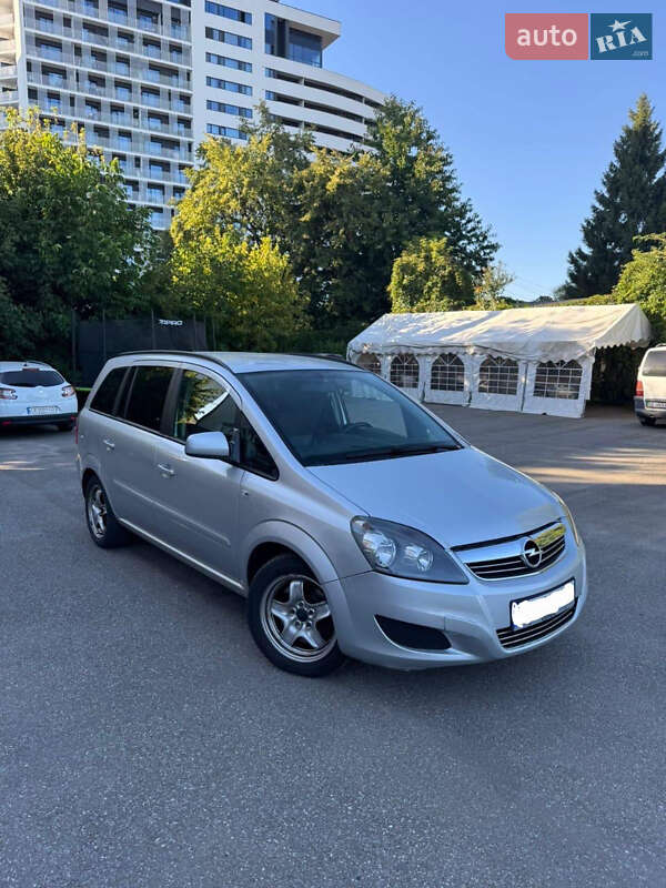Минивэн Opel Zafira 2012 в Черновцах