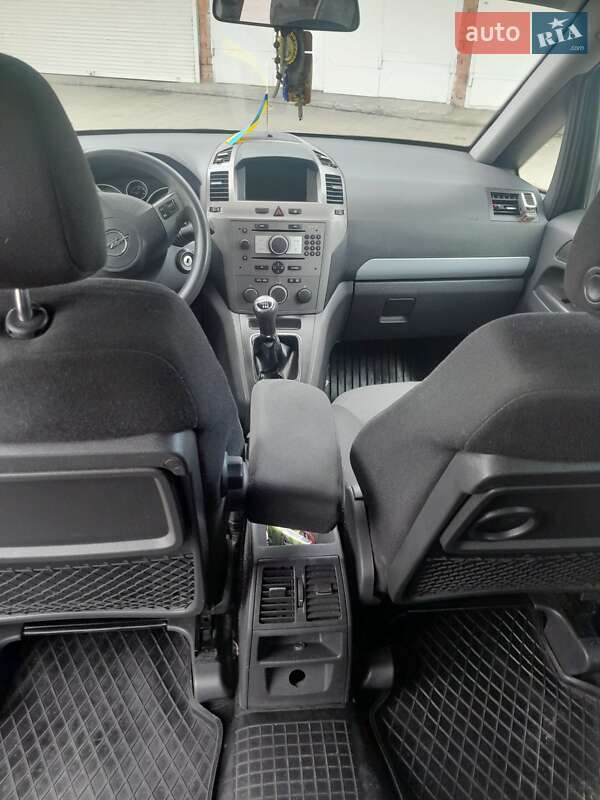 Минивэн Opel Zafira 2005 в Бориславе фото 7 Минивэн Opel Zafira 2005 в Бориславе