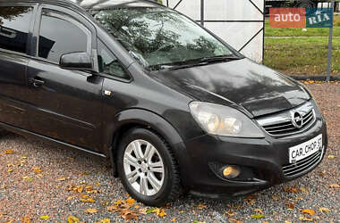Минивэн Opel Zafira 2013 в 