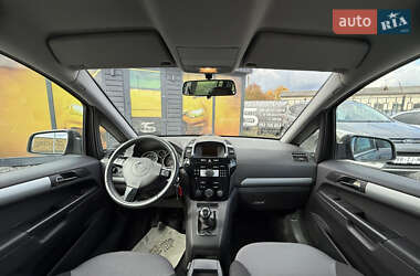 Минивэн Opel Zafira 2010 в 
