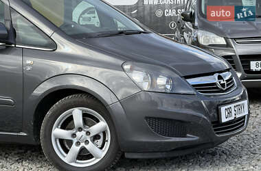Минивэн Opel Zafira 2010 в 