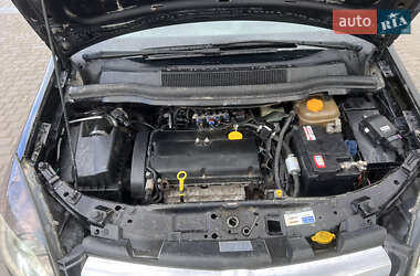 Минивэн Opel Zafira 2005 в  фото 36 Минивэн Opel Zafira 2005 в