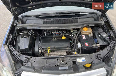Минивэн Opel Zafira 2005 в  фото 37 Минивэн Opel Zafira 2005 в