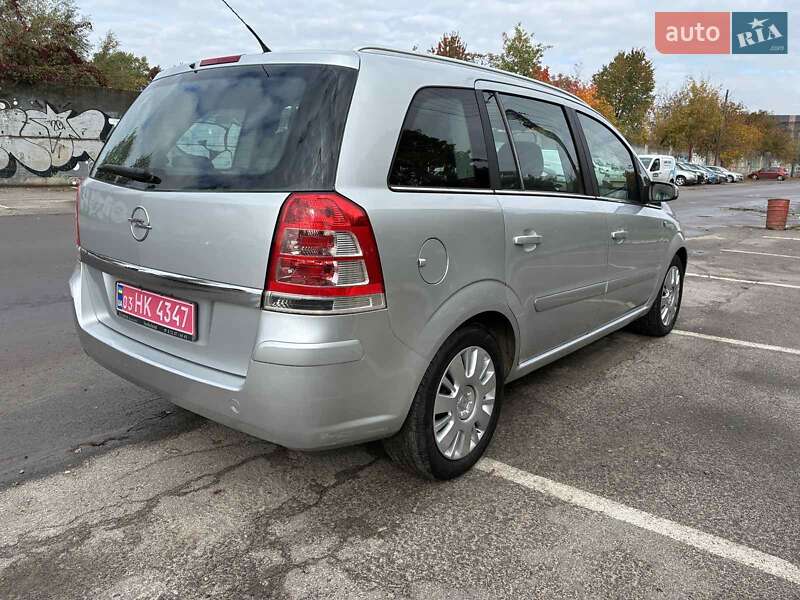 Минивэн Opel Zafira 2008 в Луцке