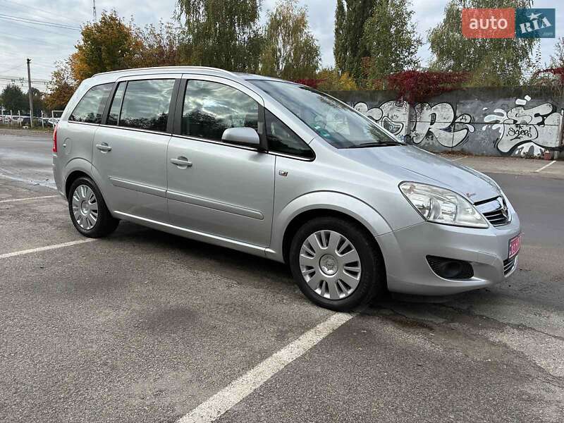 Минивэн Opel Zafira 2008 в Луцке