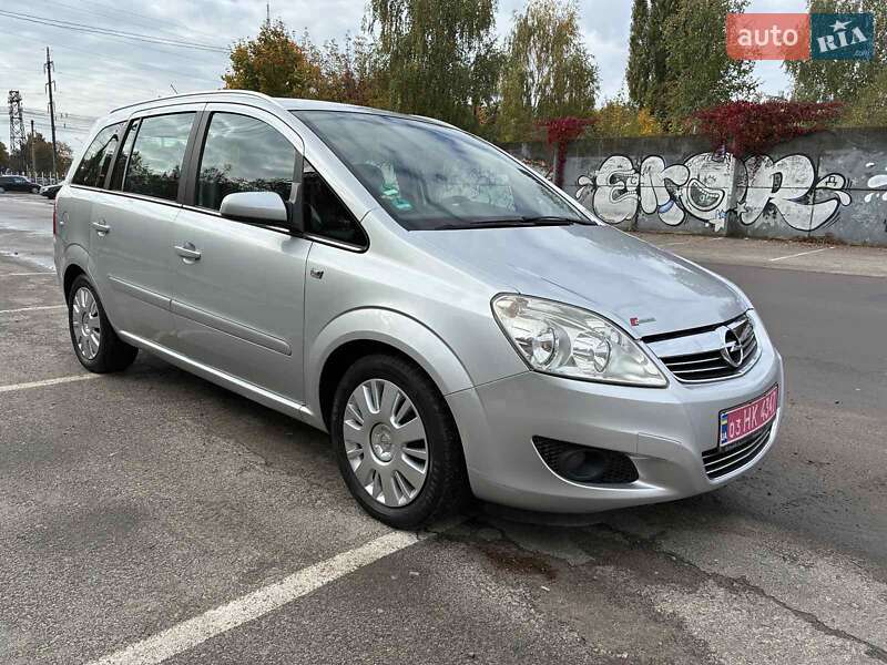 Минивэн Opel Zafira 2008 в Луцке