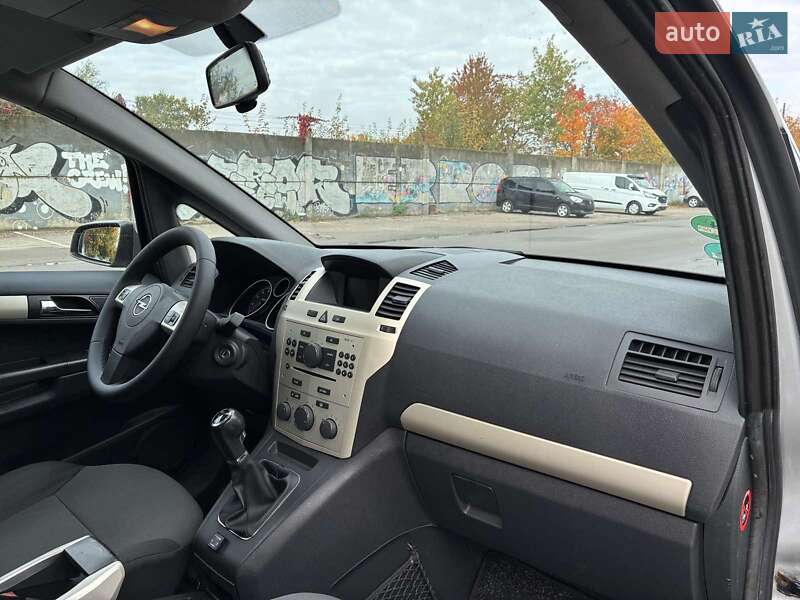 Минивэн Opel Zafira 2008 в Луцке