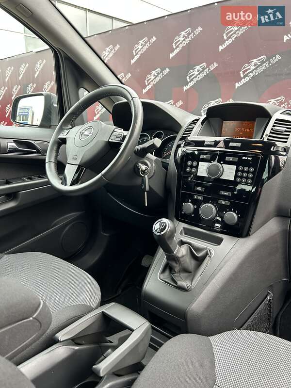 Минивэн Opel Zafira 2011 в Сумах