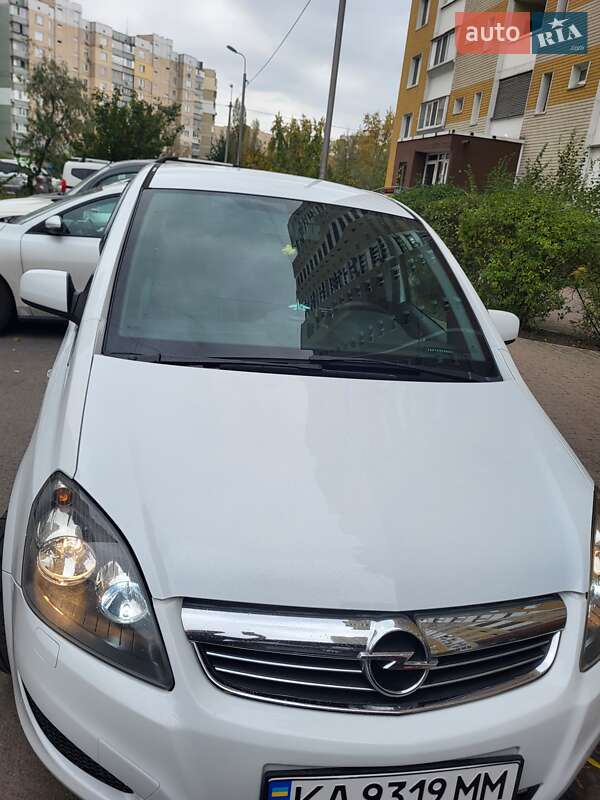 Мінівен Opel Zafira 2011 в Києві
