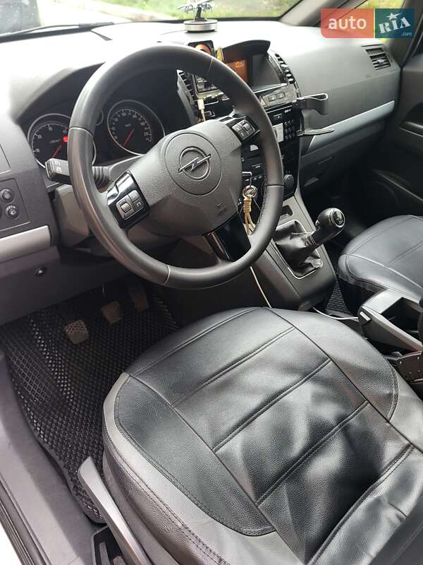 Мінівен Opel Zafira 2011 в Києві