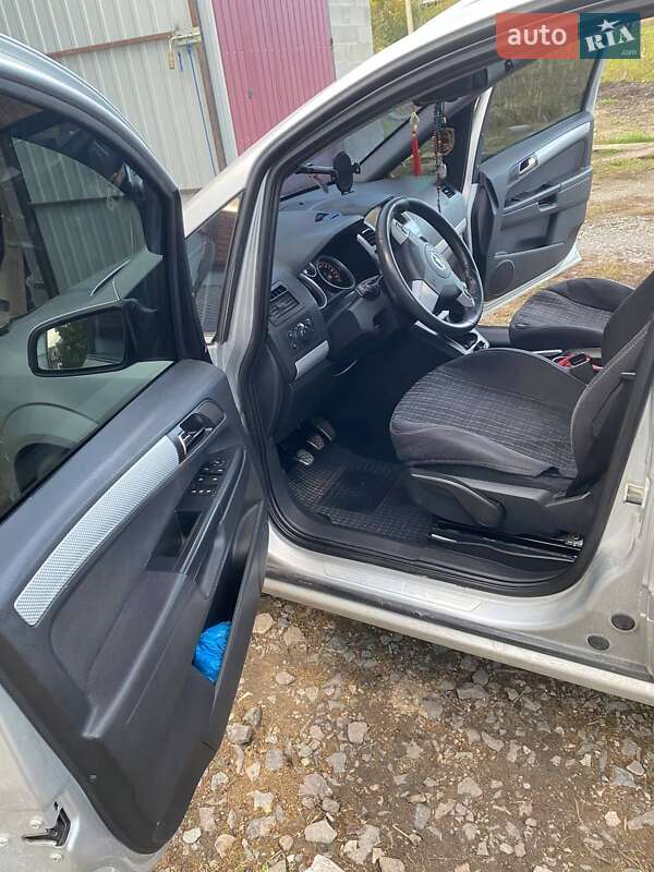 Минивэн Opel Zafira 2007 в Золочеве